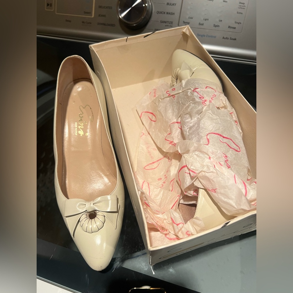 Vintage Cream Women's Shoes with Bow Detail